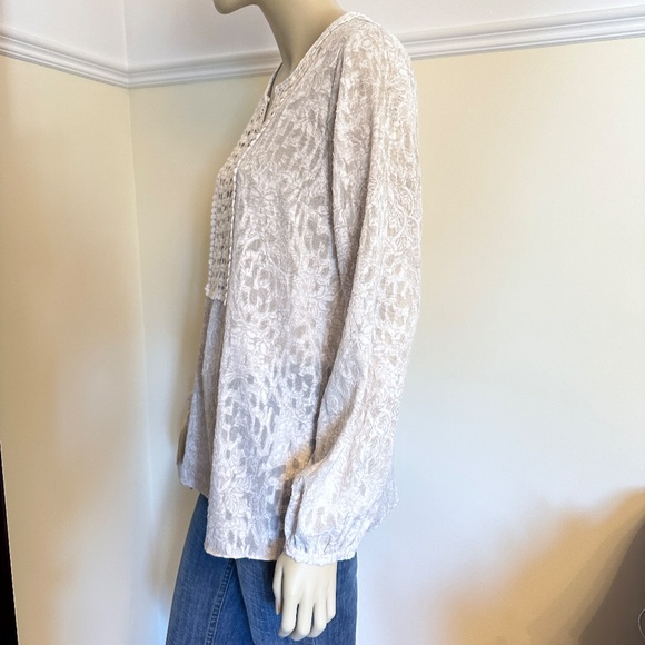 Tahari blouse - Picture 6 of 10